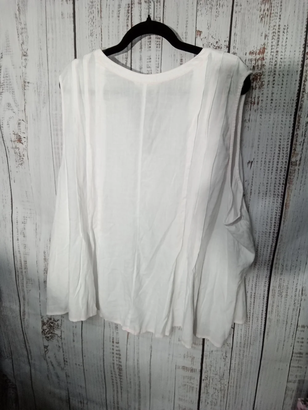 Terra & Sky White Sleeveless Pleated V-Neck Tunic - Picture 4 of 4